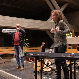 Kabarettist Thoma Franz-Riegler in der Ennsleitner Kirche
