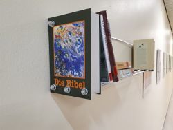 Bücherregal / © Bibelwerk Österreich Bücherregal
