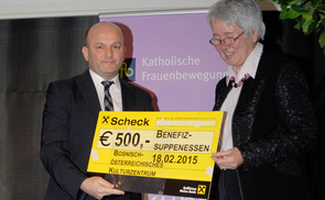 Senad Podojak überreichte eine Spende an die Aktion Familienfasttag.