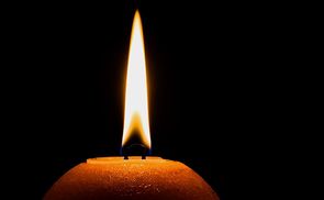 Für Trauernde und Einsame ist Weihnachten schwer zu ertragen. Seelsorgliche Angebote sollen ein wenig Licht schenken.