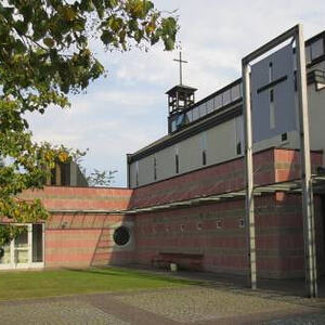 Vorplatz zur Kirche