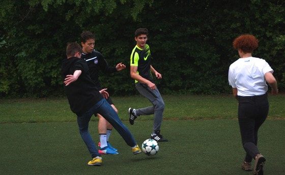 Fussball-Schlacht im Holzheimer Regen